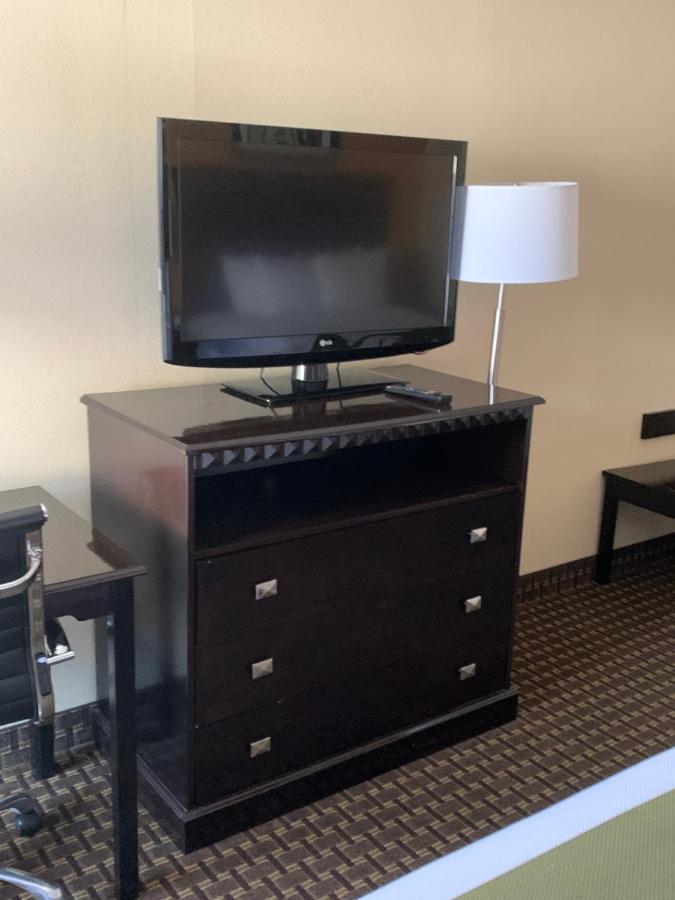 Quality Inn & Suites Quantico Stafford Exterior foto