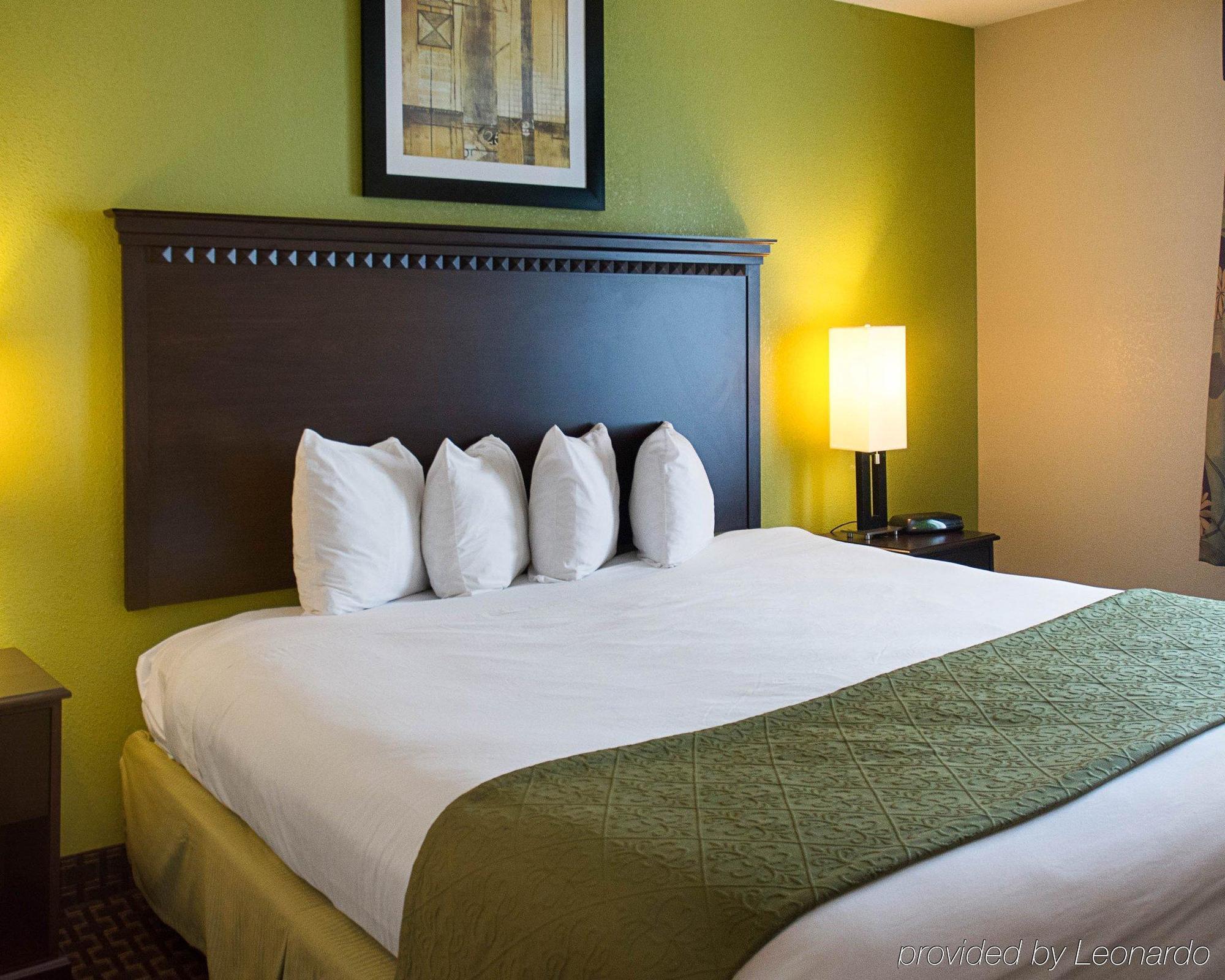 Quality Inn & Suites Quantico Stafford Exterior foto